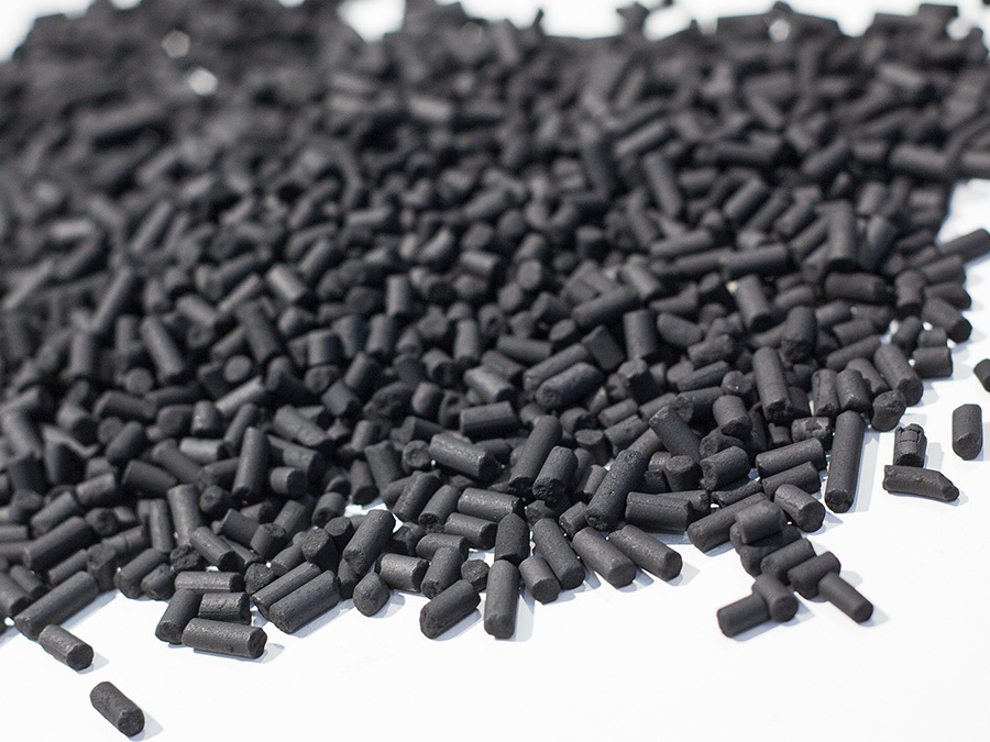 Activated carbon removes odors and odors of organic matter from raw water