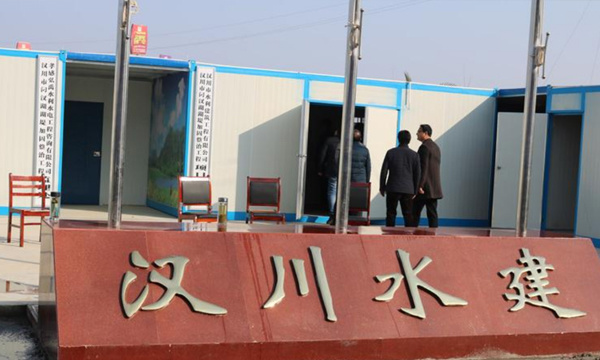 省市領(lǐng)導(dǎo)在我公司汈汊湖湖堤整治項目調(diào)研