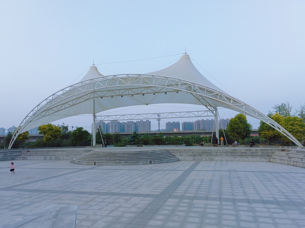 Large-span membrane structure roof canopy