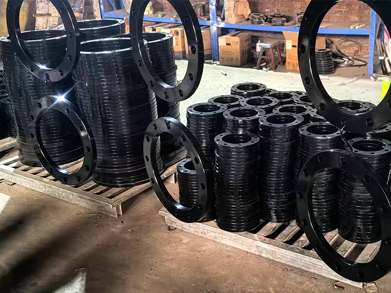Steel pipe bends (sometimes also called elbows) are key components in pressure pipe systems