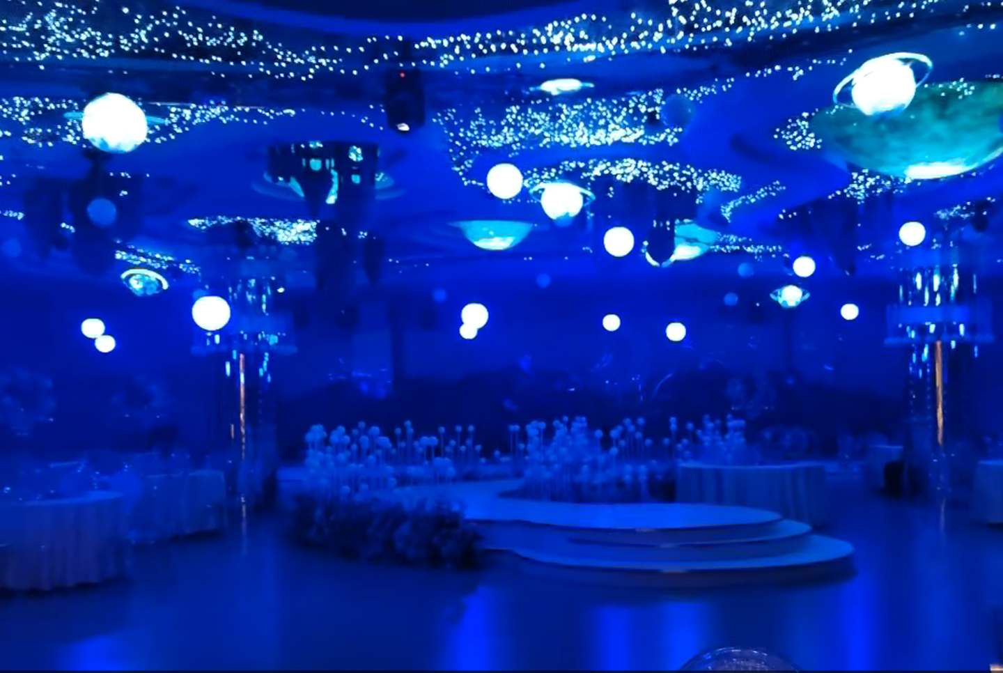 What kinds of stage lights are produced by stage lighting manufacturers?