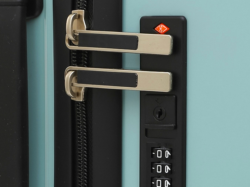 When buying a travel suitcase, consumers should first check the appearance of the box
