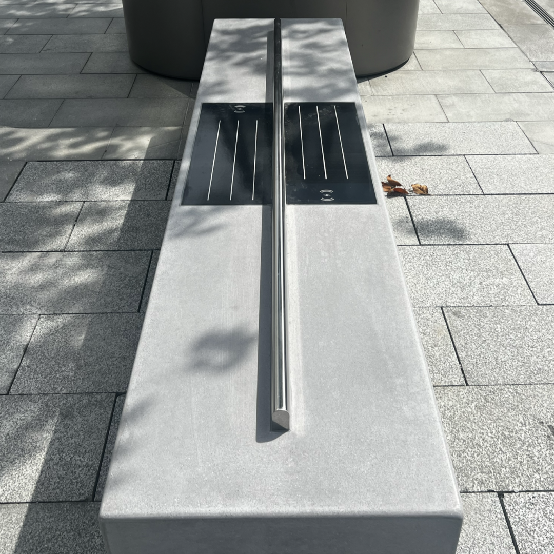 杭州西湖邊多了排“無線充電神器”——無線充電的實際應(yīng)用