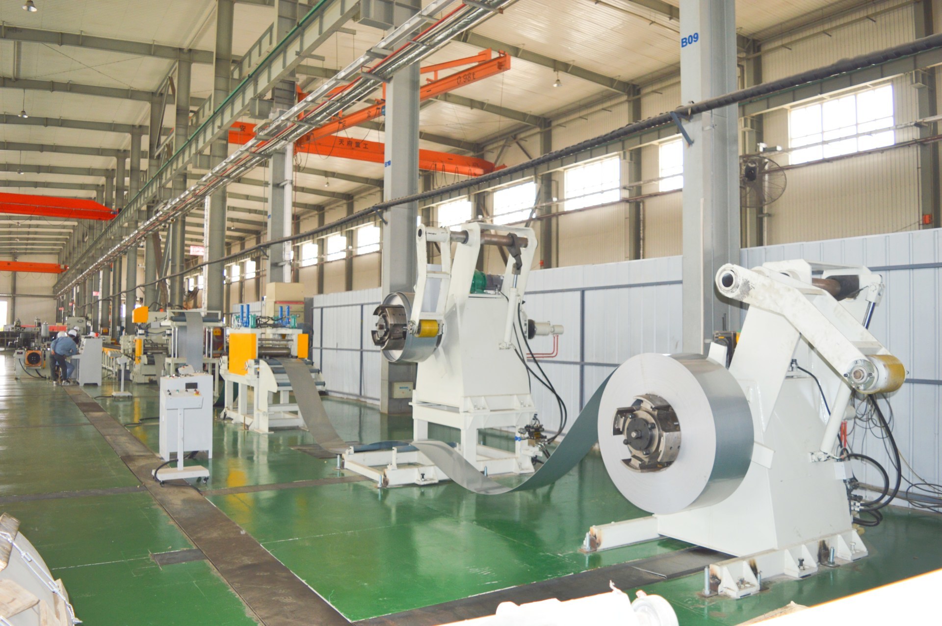 濟(jì)南光先型鋼沖孔冷彎成型設(shè)備C型鋼Z型鋼冷彎成型設(shè)備輥壓成型生產(chǎn)線