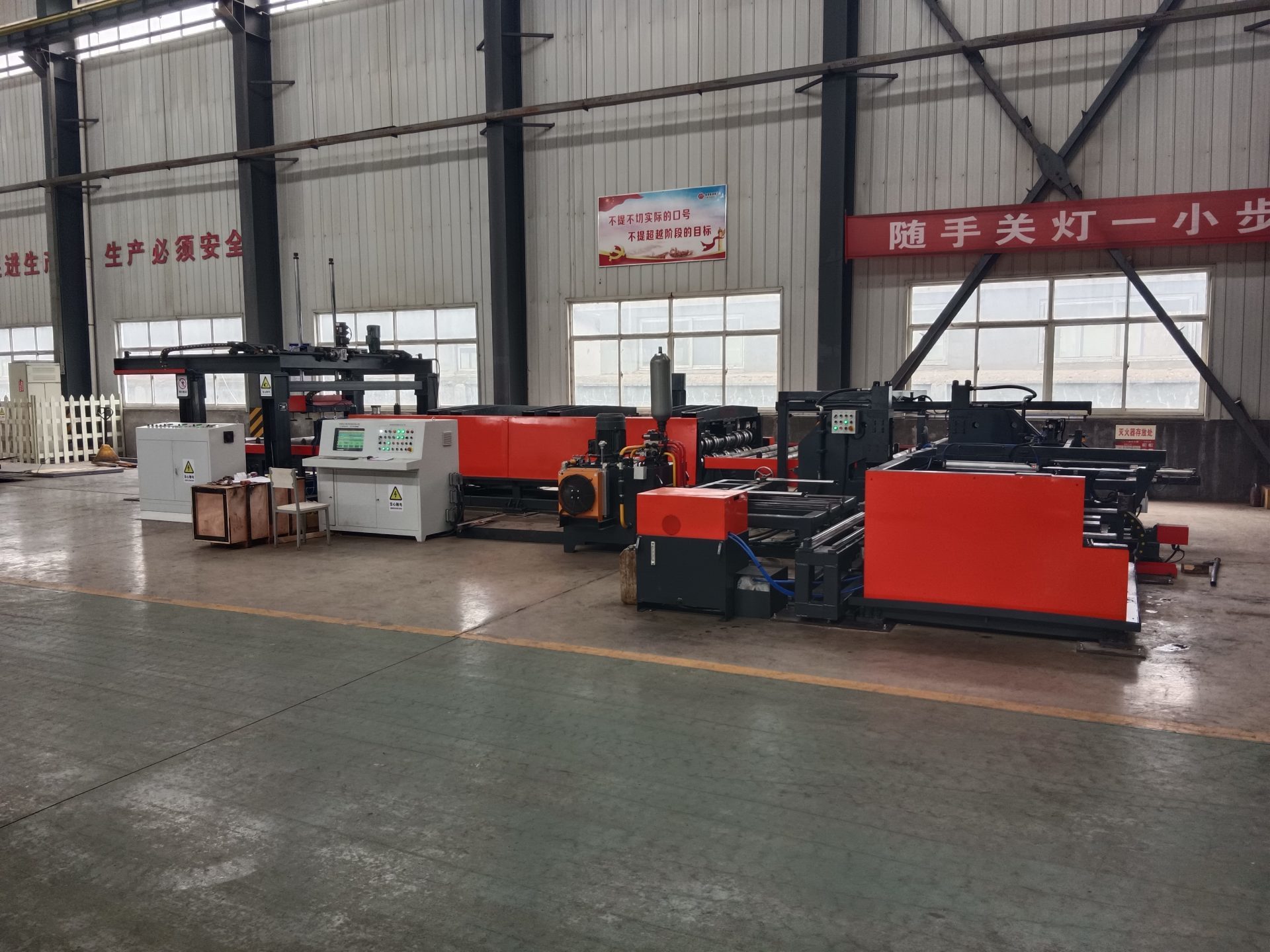 济南光先数控最新产品：活性碳箱面板加工生产线