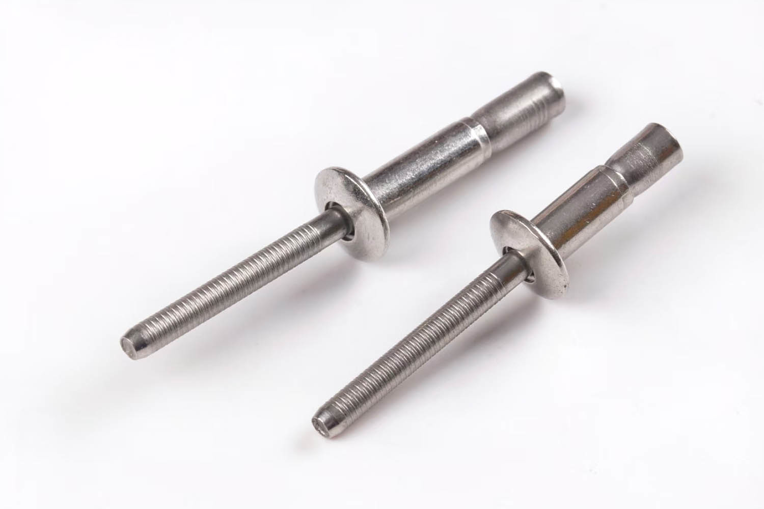 Mono bolt outer-lock rivets