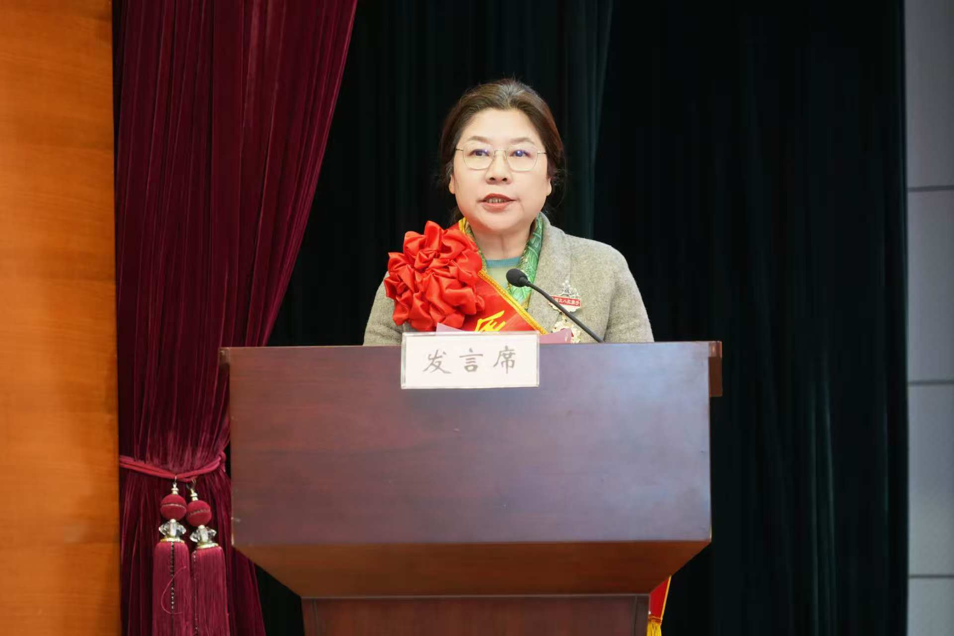 喜報(bào)！公司副董事長(zhǎng)、總經(jīng)理張琴女士榮獲“全國(guó)三八紅旗手”稱號(hào)