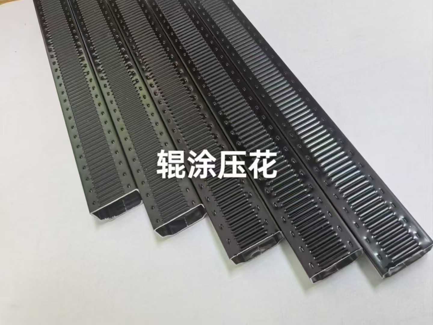 Aluminum spacer bar; Embossed spacer bar; Roll coating embossed aluminum partition strip;Pressure-marking aluminum partition strip