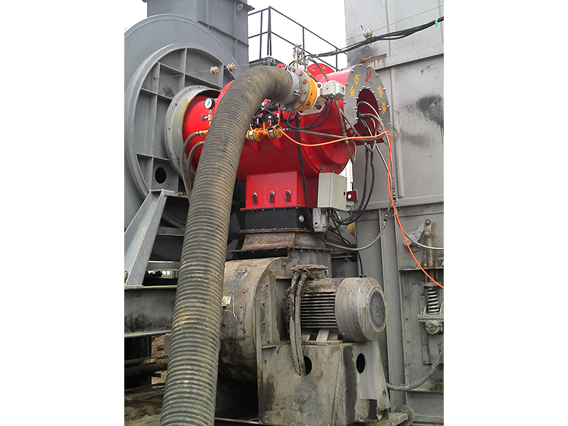 Split oil and gas dual-purpose burner is equipped with rotary kiln and is used in asphalt mixing station