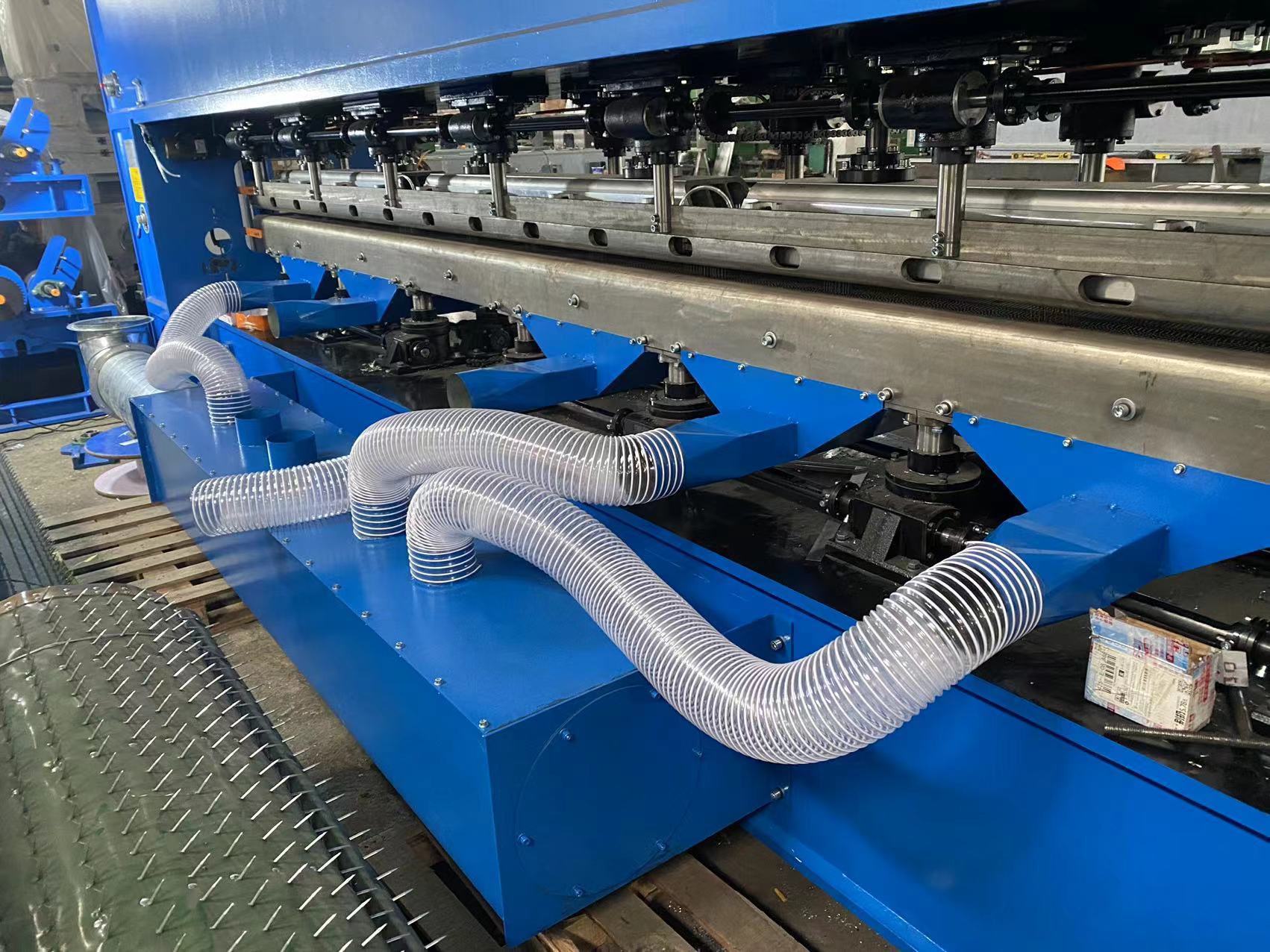 Máquina de alta velocidad del telar de la aguja de Nowoven pre con el polvo que quita el sistema Anchura de trabajo 4600m 2024 Honge nuevo tipo HYYZ-460