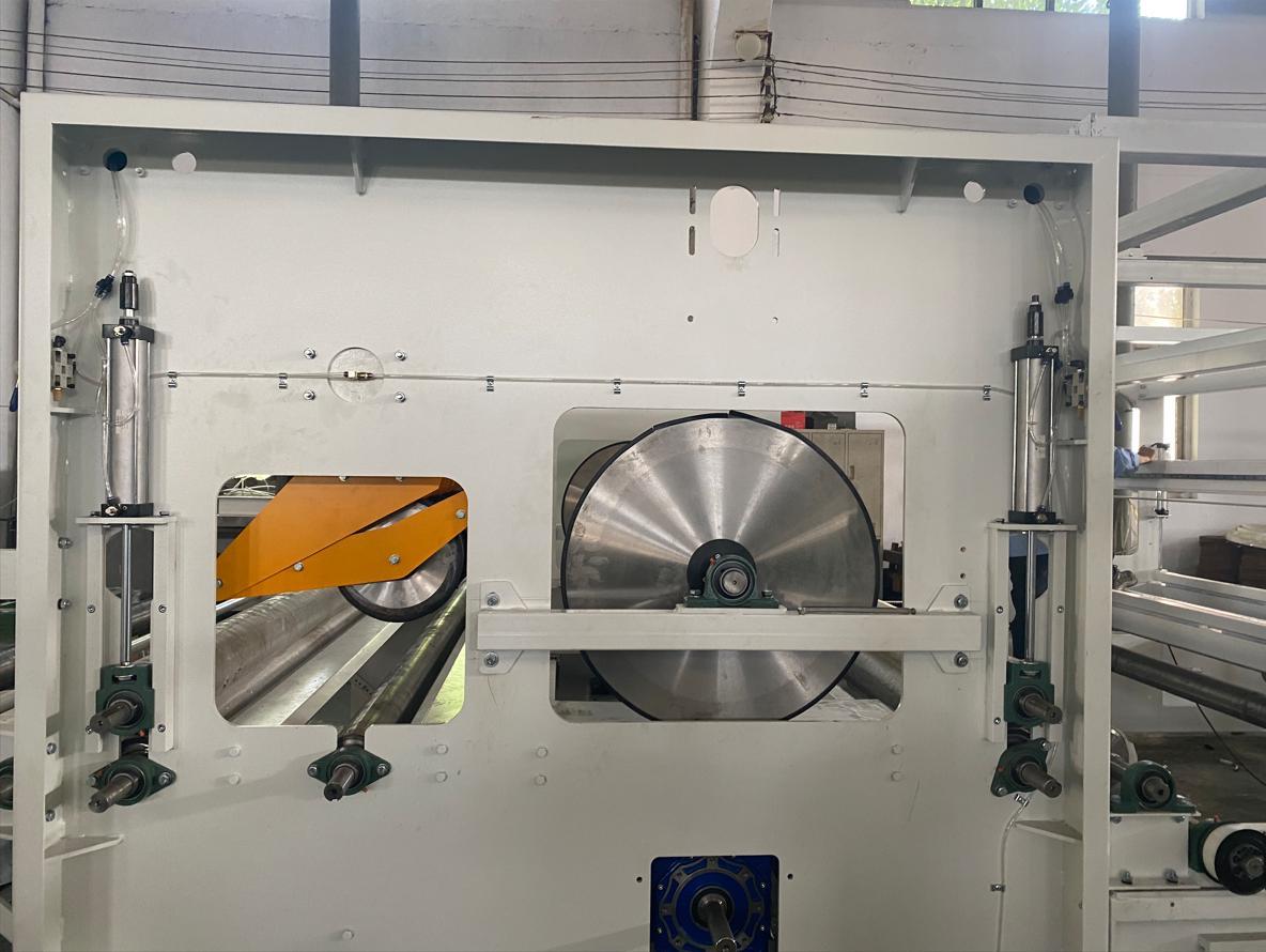 HONGE NONWOVEN MACHINE WINDING AND CUTTING MACHINE HYXT-280
