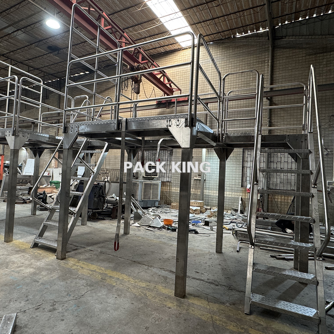 Working platform with double stairs