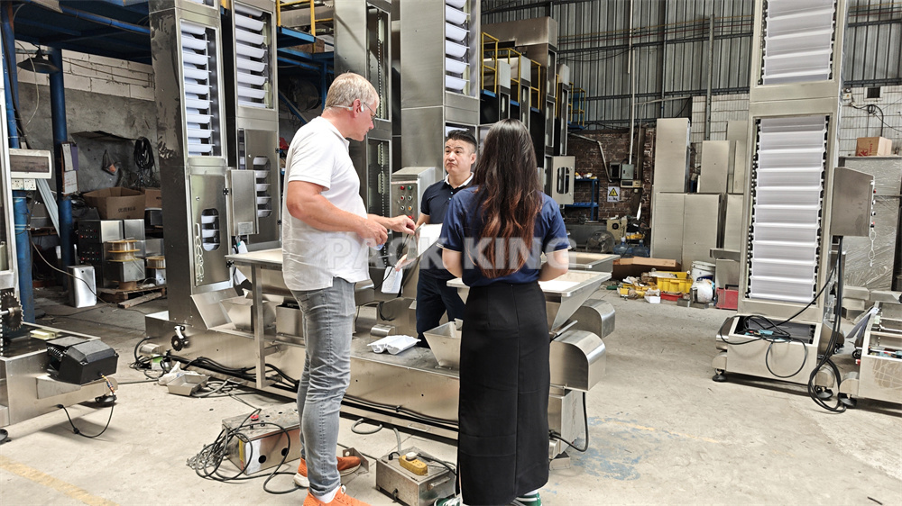 Recently, customers visited our factory. Witnessing the craftsmanship and innovative technology firsthand, they were overwhelmed and highly praised.