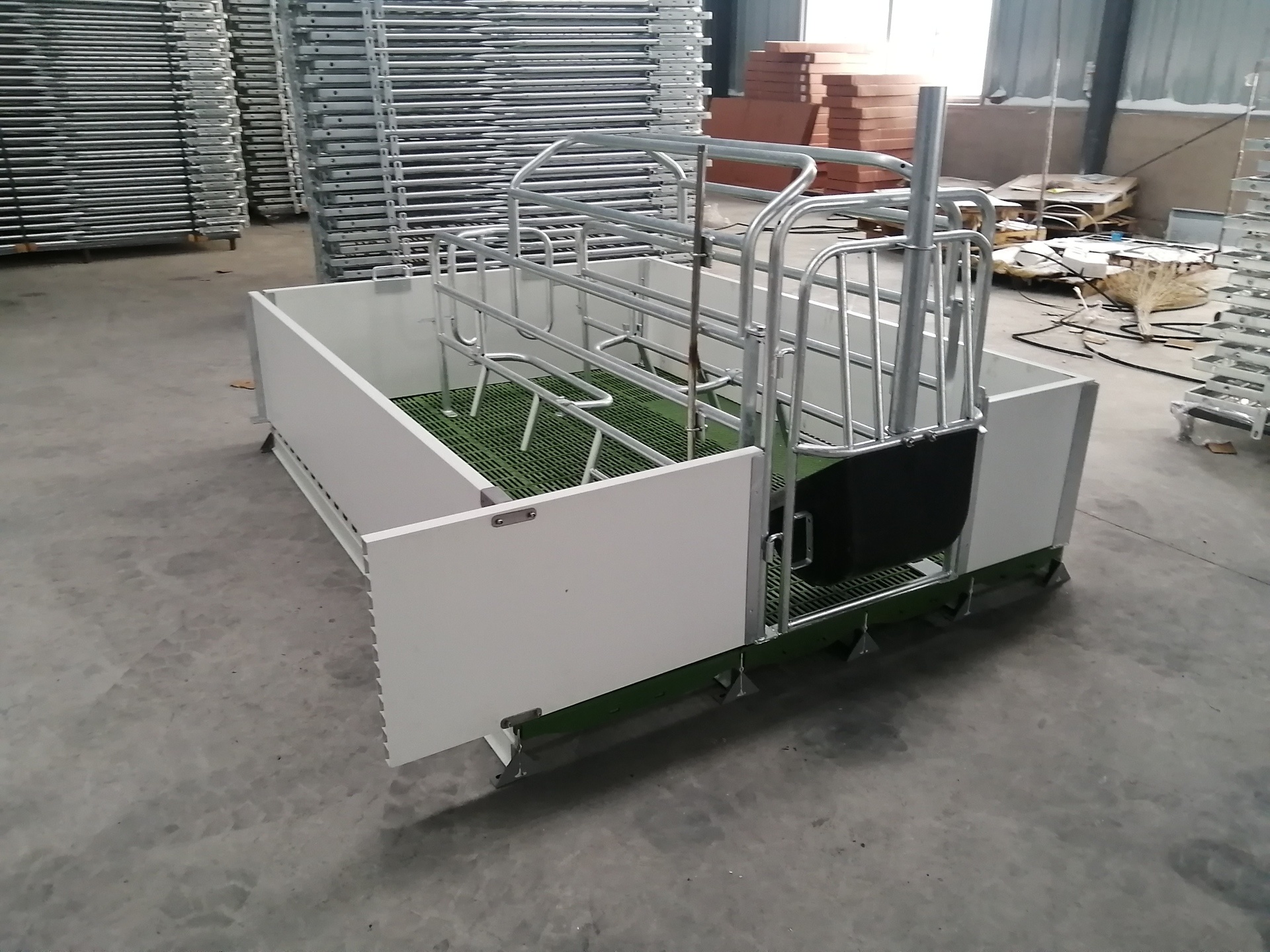 Farrowing  crates