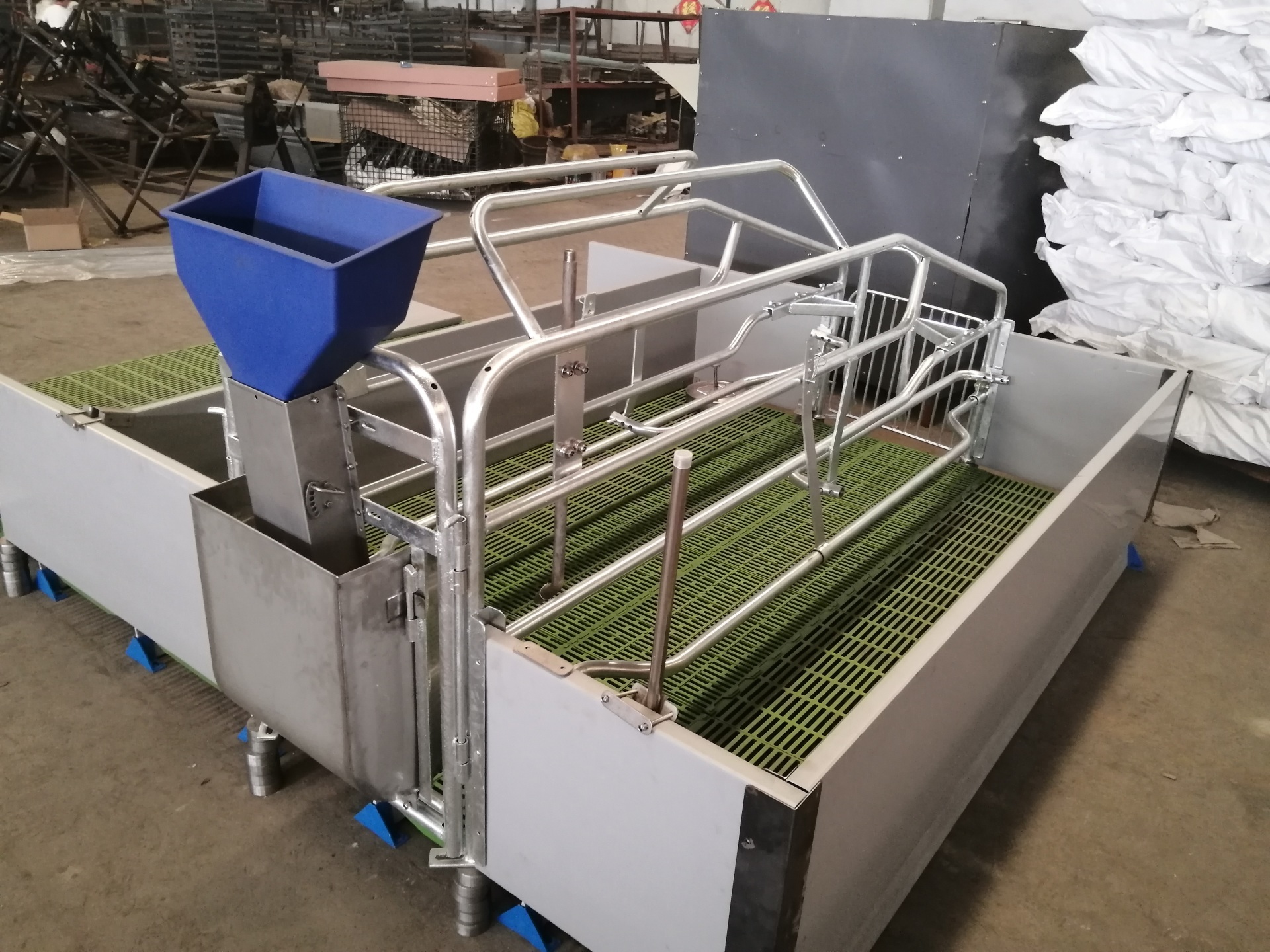 Farrowing  crates