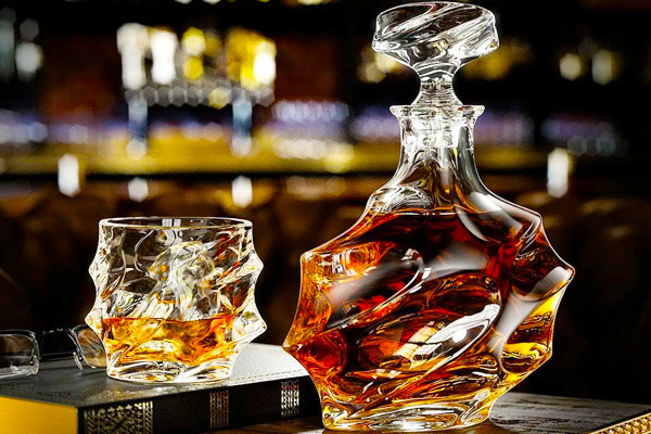 Years in a bottle: time and stories in a bottle