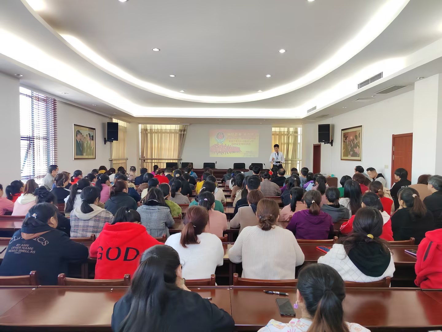 開展消防安全培訓(xùn)   提升應(yīng)急自救技能