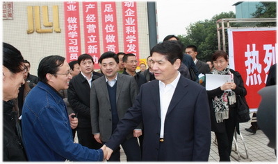 省委常委、省委组织部部长柯尊平同志到汉舟电气公司考察