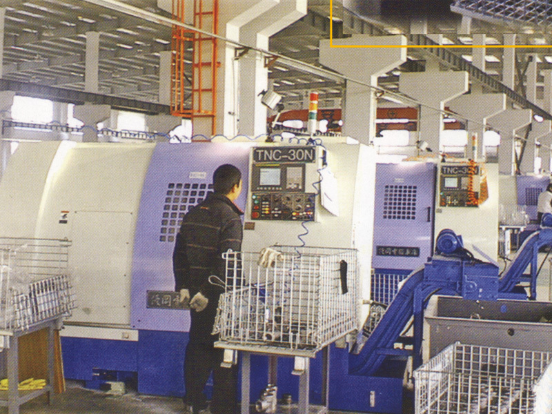 CNC车床加工操作现场 CNC车床加工操作现场