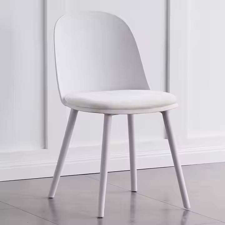 Wholesale High Quality Stackable Colored PP Plastic Cushion Seat Dining Chair