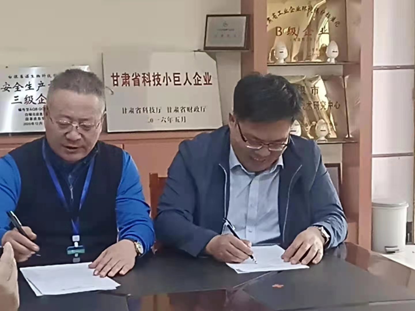 Sino Corporation and Northwestern Polytechnical University project cooperation signing ceremony held Sino Corporation and Northwestern Polytechnical University project cooperation signing ceremony held