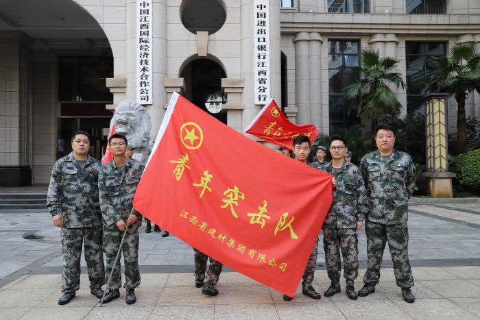 不懼風(fēng)雨 守護(hù)有我 江西省建材科研設(shè)計(jì)院5名青年突擊隊(duì)隊(duì)員奔赴鄱陽防汛一線