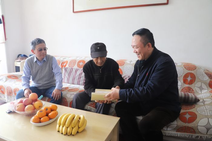 學(xué)黨史送溫暖——“我為群眾辦實(shí)事”之走訪(fǎng)老干部家庭
