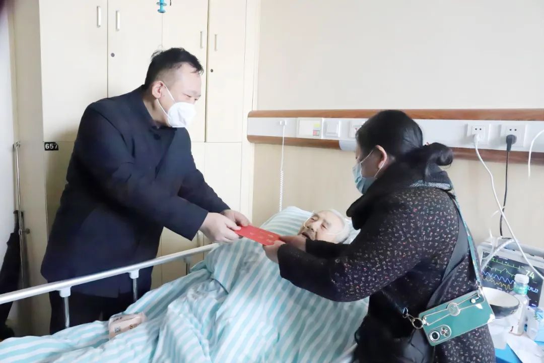 公司领导班子走访慰问离休老干部