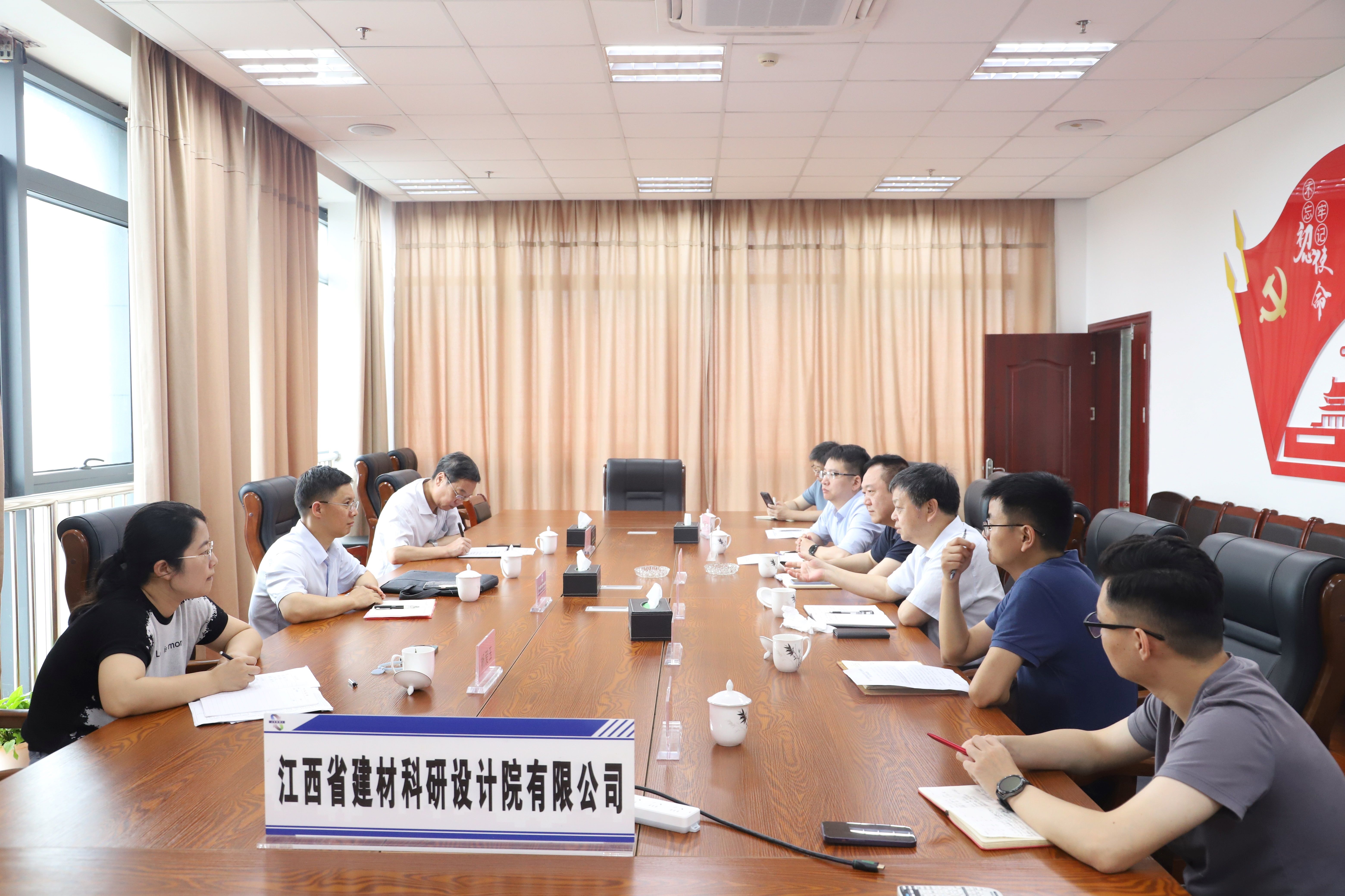 江西現(xiàn)代職業(yè)技術(shù)學(xué)院黨委副書記、院長廖列法一行到訪江西省建材院有限公司調(diào)研座談