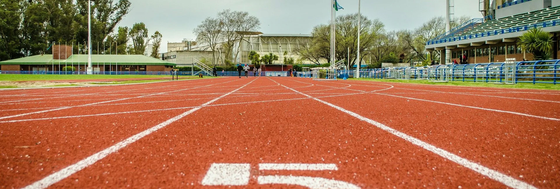 Plastic running track
