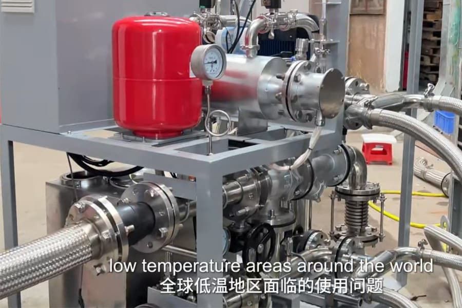 Coolant distribution unit designed for cold regions Coolant distribution unit designed for cold regions