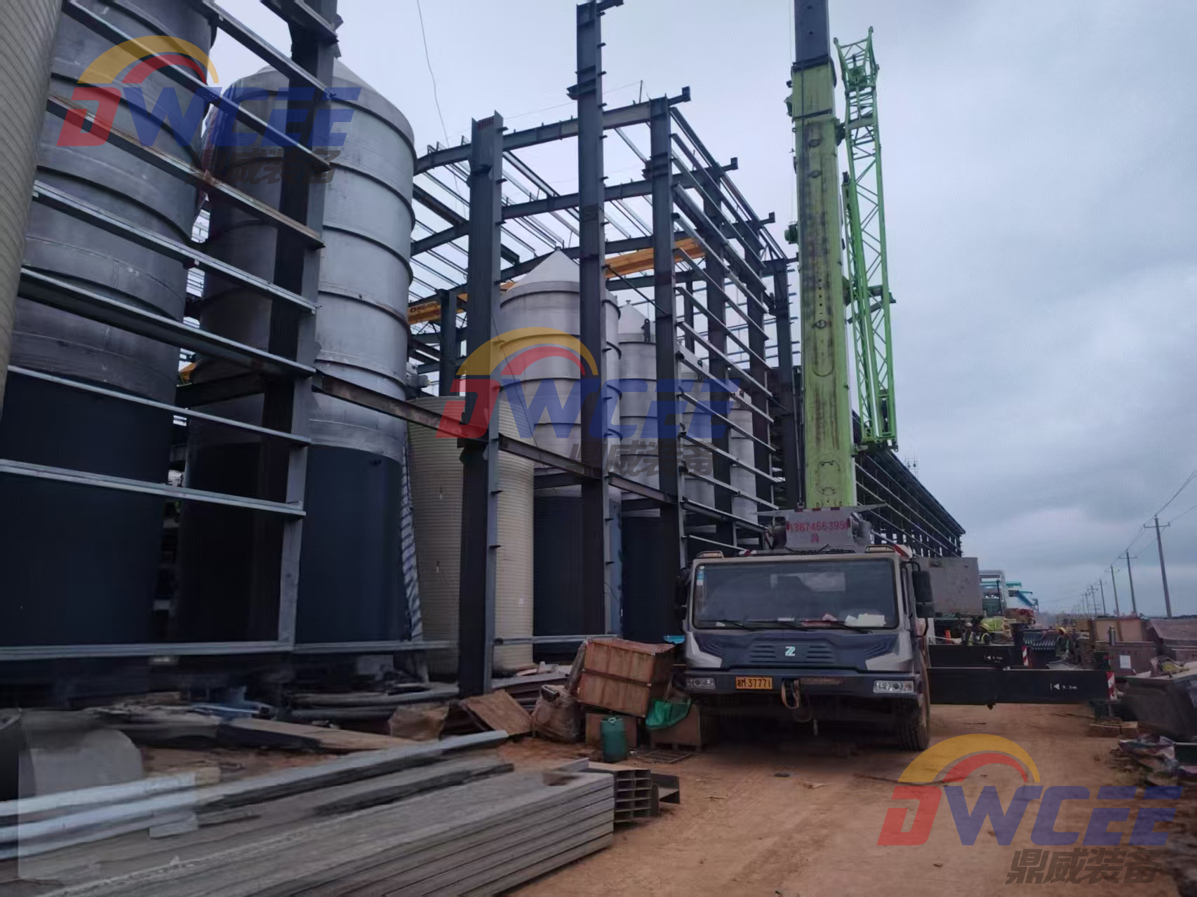 El proyecto de instalación del conjunto completo de carbonización y pirólisis de carbonato de litio con una producción anual de 35.000 toneladas de baterías de alta pureza avanzó sin problemas.
