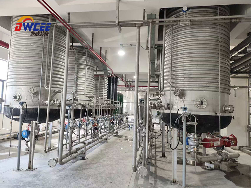 Processo e equipamento de pirólise de carbonização