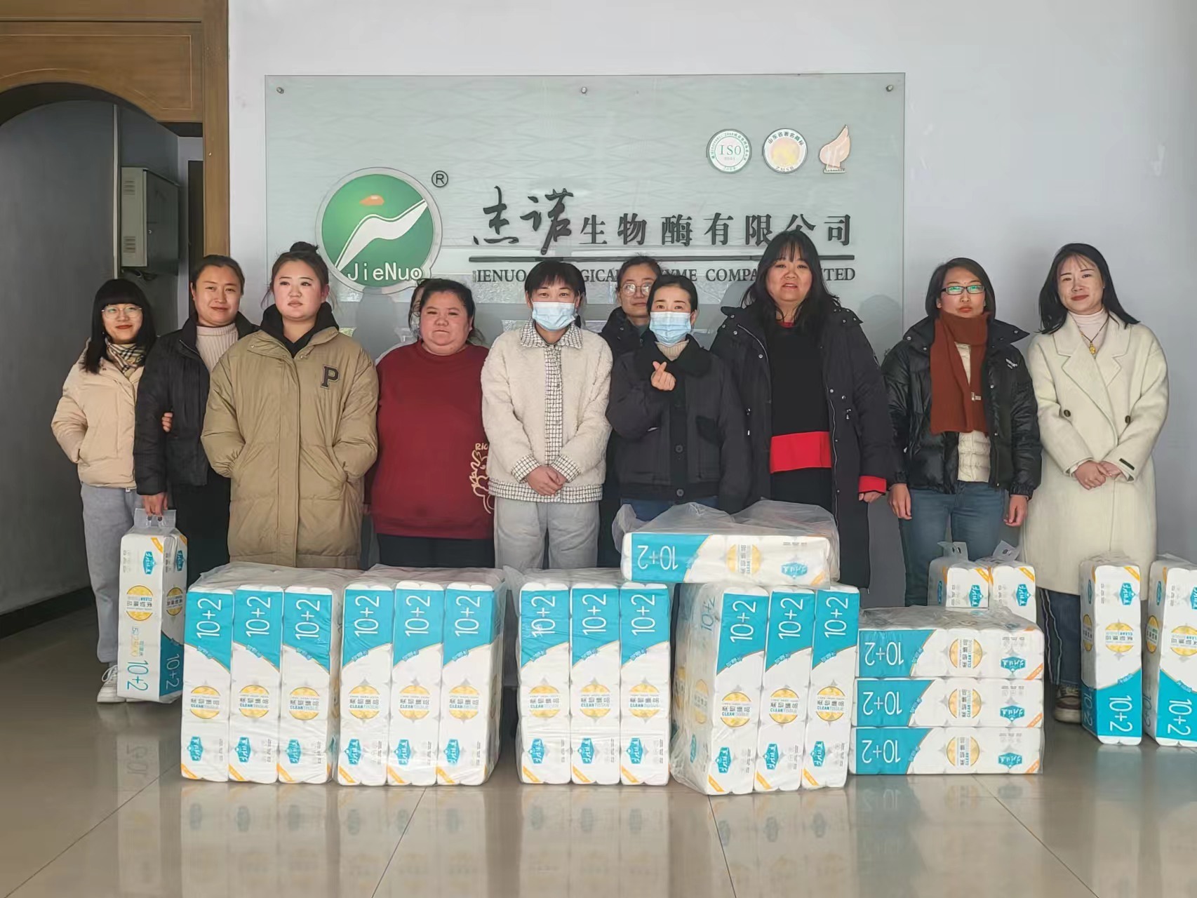 值此“三八”妇女节来临之际，谨向辛勤工作在公司各部门岗位的女员工致以衷心的节日问候！