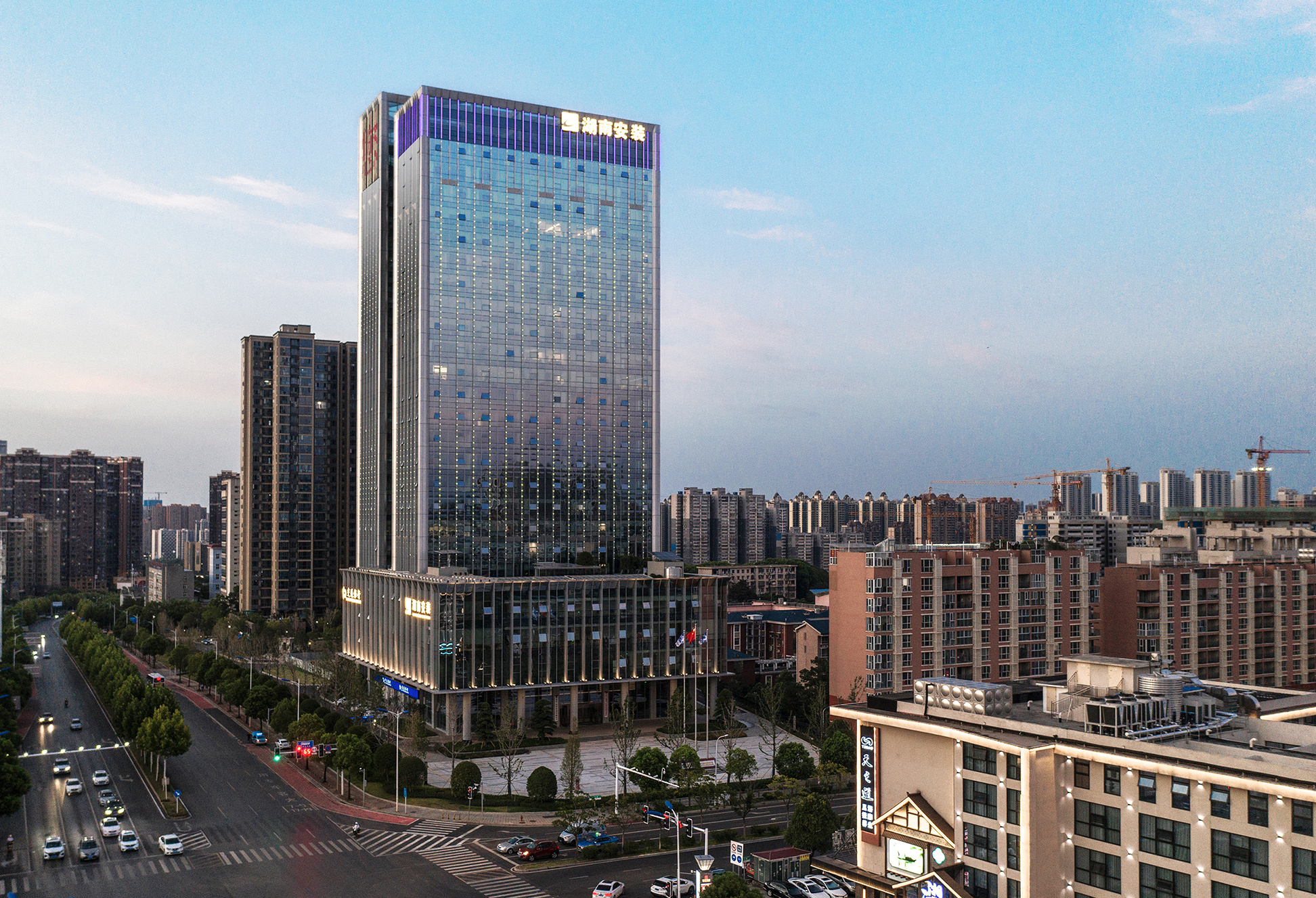 湖南省工业设备安装公司总部大楼