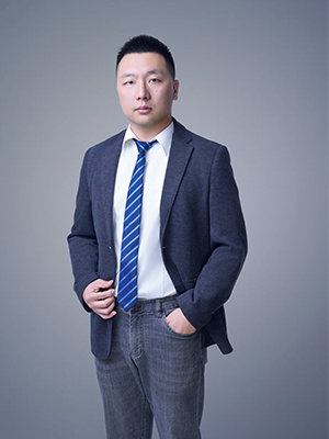龙　逾