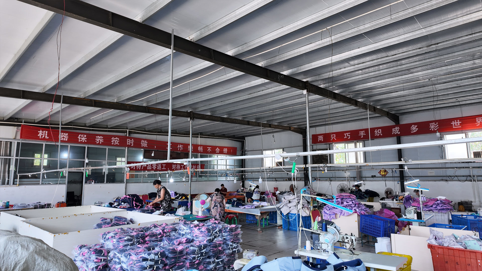 Hebei Bisheng Luggage, crafted with ingenuity in every piece, can meet your needs. Hebei Bisheng Luggage, crafted with ingenuity in every piece, can meet your needs.