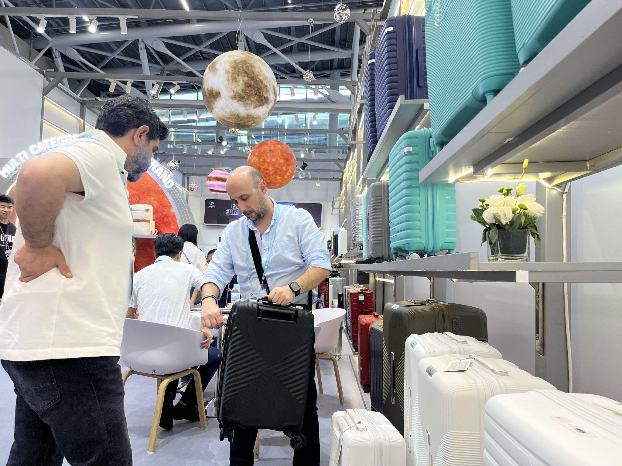 Committed to providing comfortable and modern casual products Committed to providing comfortable and modern casual products