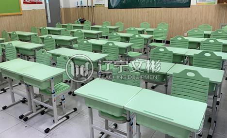 學生桌椅
