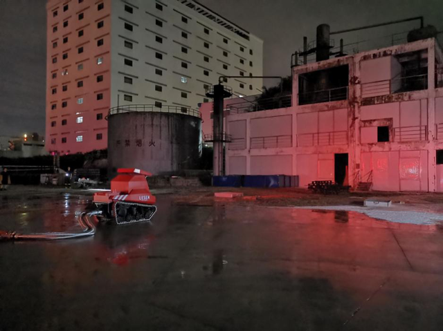 力升高科1000℃耐高溫消防機器人——地空聯(lián)合滅火演練戰(zhàn)果驚人！