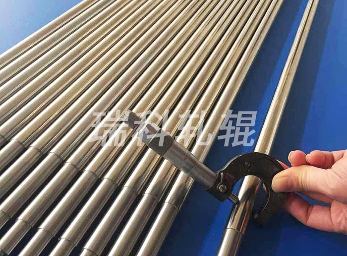 Tension straightening work roller