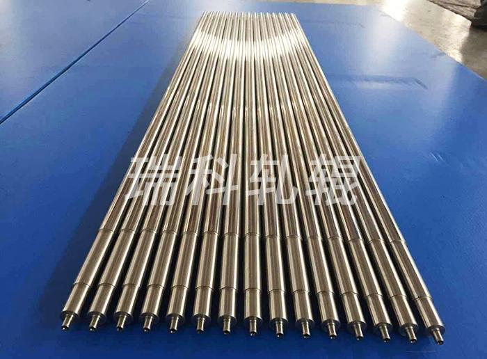 Tension straightening work roller