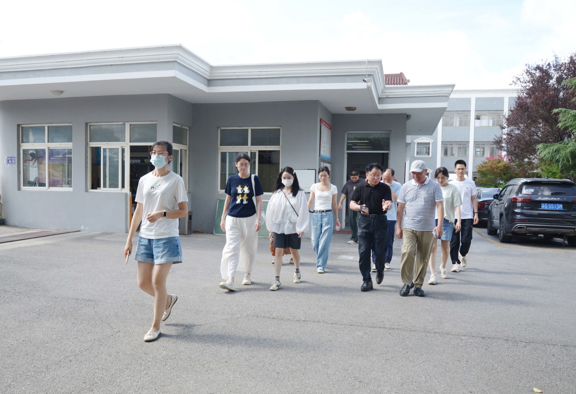 Shui Xing Home Textiles visits Hong Yang for a comprehensive learning and technical exchange on wool quilt manufacturing processes.