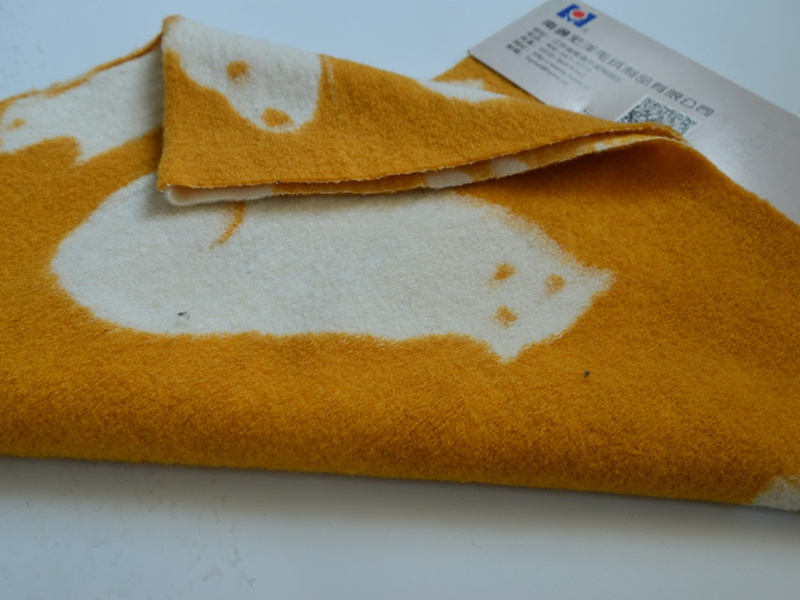 70% wool two-color polar bear jacquard nib fabric is available in a variety of preferred colors for high-grade clothing fabrics