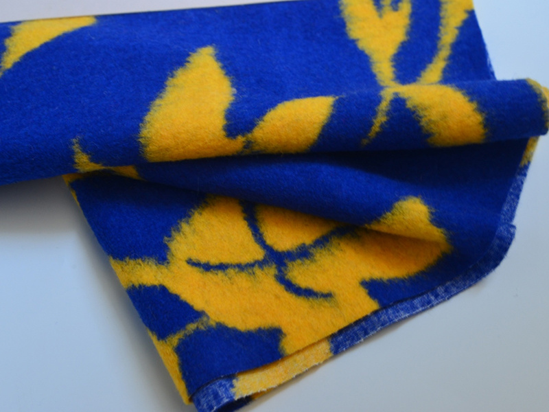 Pure wool two-color leaf jacquard fabrics all kinds of high-grade clothing fabrics preferred quality