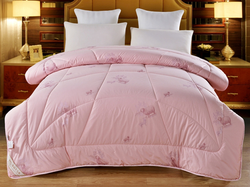 Pure cotton new wool is thickened with pure wool core for spring and autumn warm quilt