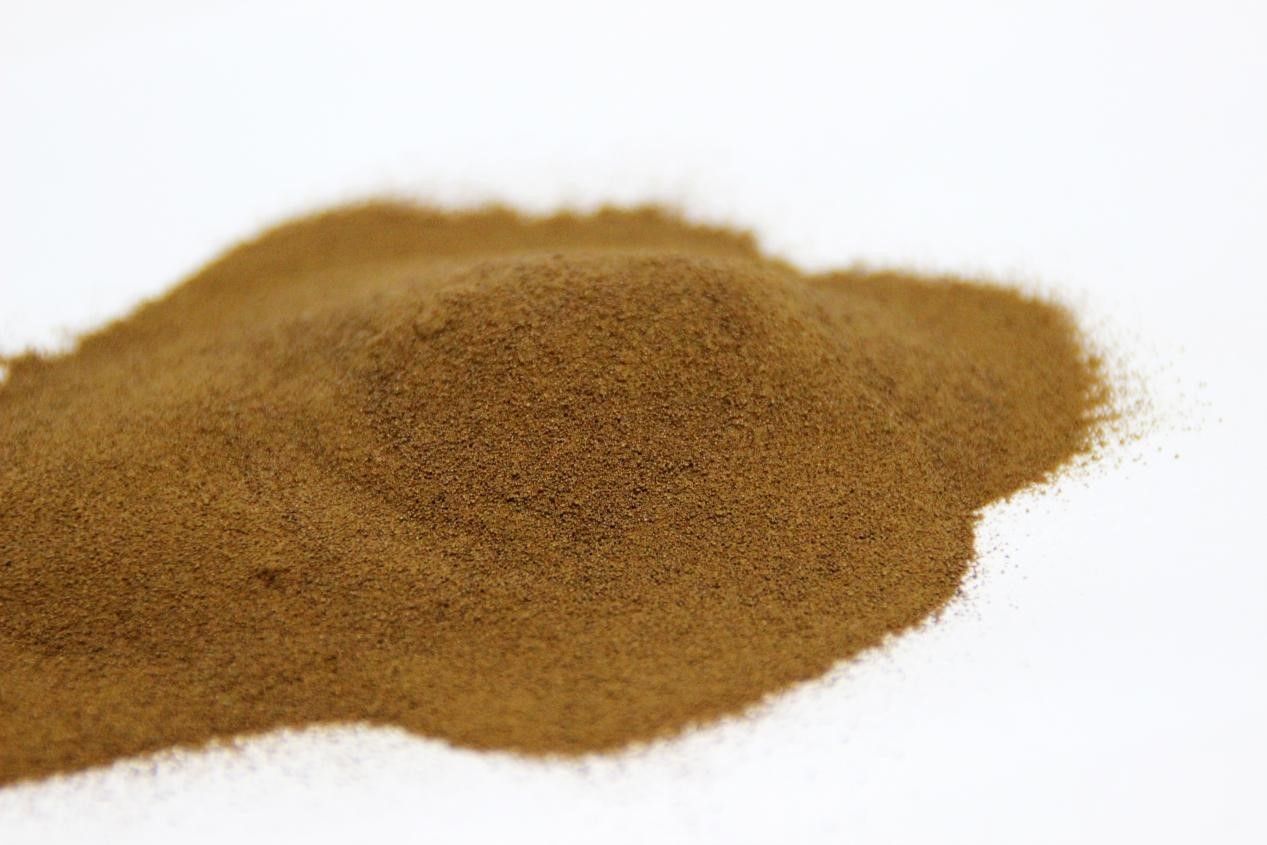 Lignin binder for pellets and refractories