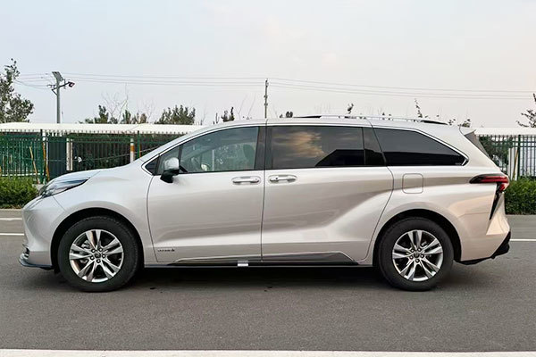 Toyota Sena