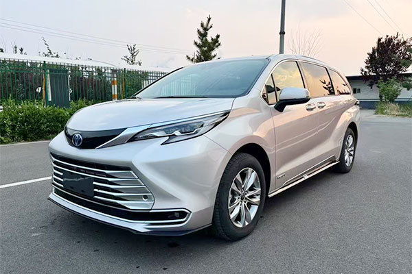 Toyota Sena