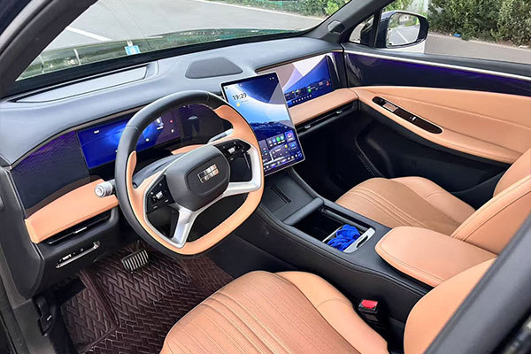 Geely Galaxy L7